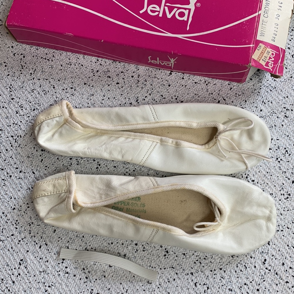 Antique NEW Selva Dancewear Slipper New in Box WHT 5.5